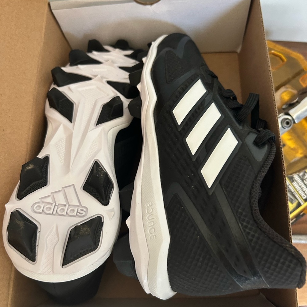 Kids Adidas Black and White Athletic baseball  cleats size 4.5